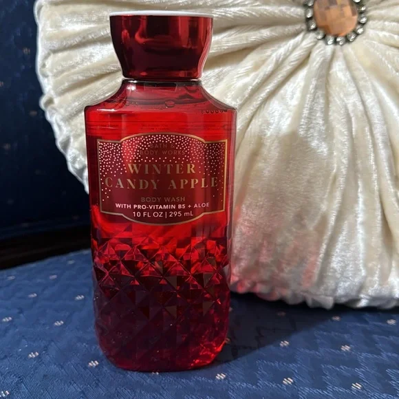 BATH & BODY WORKS SET. . . WINTER CANDY APPLE SCENT - Picture 5 of 6